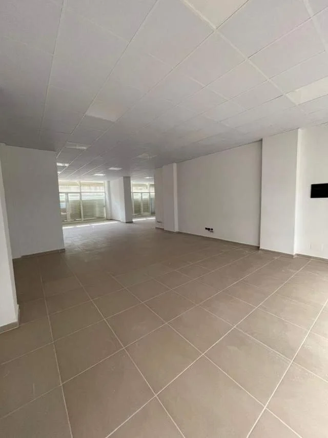Tirane, jepet me qera dyqan Kati 0, 336 m² 2.300 Euro (Astiri)
