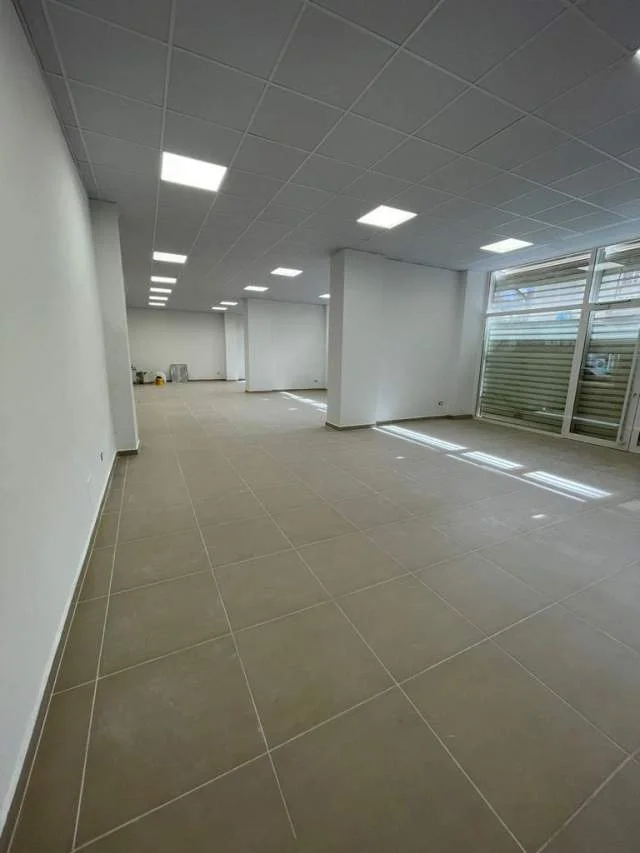 Tirane, jepet me qera dyqan Kati 0, 336 m² 2.300 Euro (Astiri)