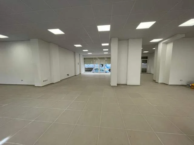 Tirane, jepet me qera dyqan Kati 0, 336 m² 2.300 Euro (Astiri)