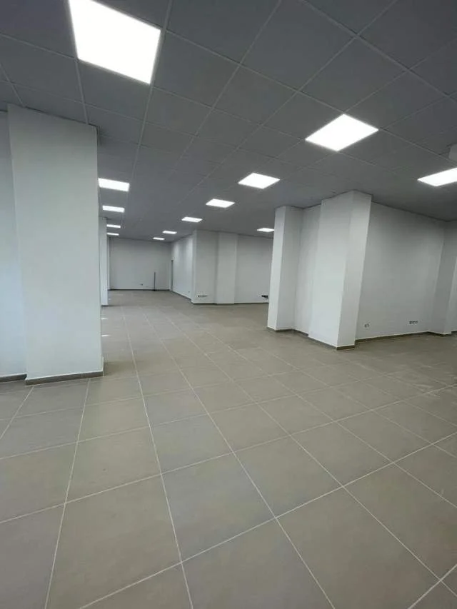 Tirane, jepet me qera dyqan Kati 0, 336 m² 2.300 Euro (Astiri)