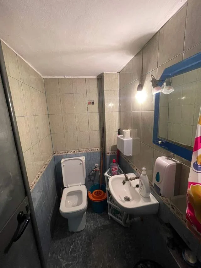 Tirane, shitet dyqan 62 m² 112.500 Euro (5 Maji)