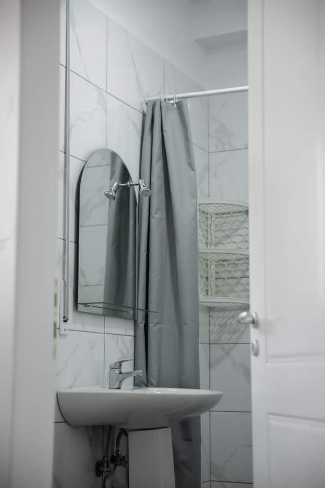 jepet me qera 100 m² 750 Euro