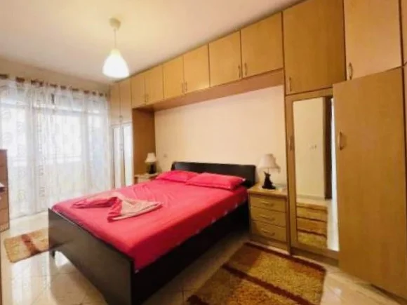 Tirane, jepet me qera apartament 2+1+BLK Kati 5, 105 m² 650 Euro (Ruga Selit e Vjeter)