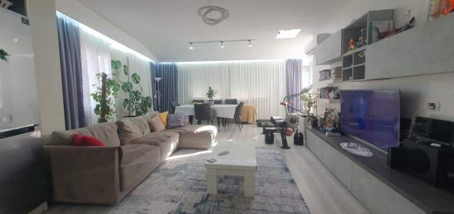 Tirane, shitet Penthouse 3+1+BLK Kati 5, 140 m² 170.000 Euro (Shefqet Kuka)