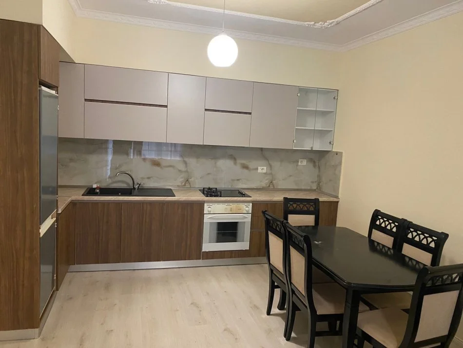 Tirane, jepet me qera apartament 2+1+Aneks+Ballkon Kati 5, 108 m² 600 € (Green City,Astir)