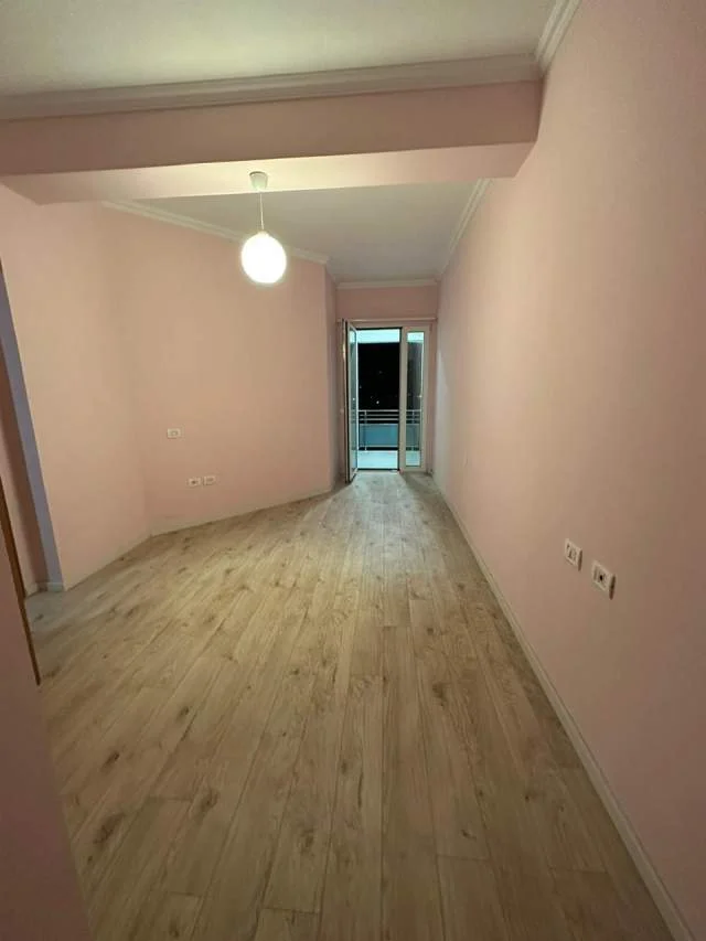Tirane, jepet me qera apartament 2+1+A+BLK Kati 6, 100 m² 380 Euro (Spitali Amerikan 3)