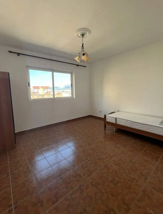 Tirane, jepet me qera apartament 3+1+BLK Kati 7, 100 m² 40.000 Leke (Rruga Vexhi Buharaja , Tiranë)