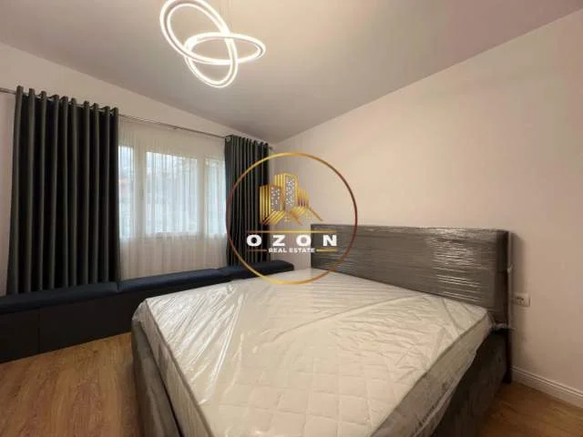 Tirane, jepet me qera Vile 3+1 Kati 1, 268 m² 3.000 Euro (QendraTregtare Teg)
