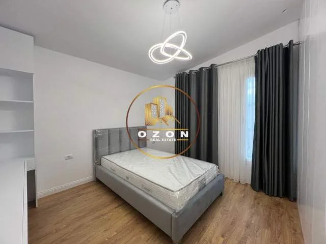 Tirane, jepet me qera Vile 3+1 Kati 1, 268 m² 3.000 Euro (QendraTregtare Teg)