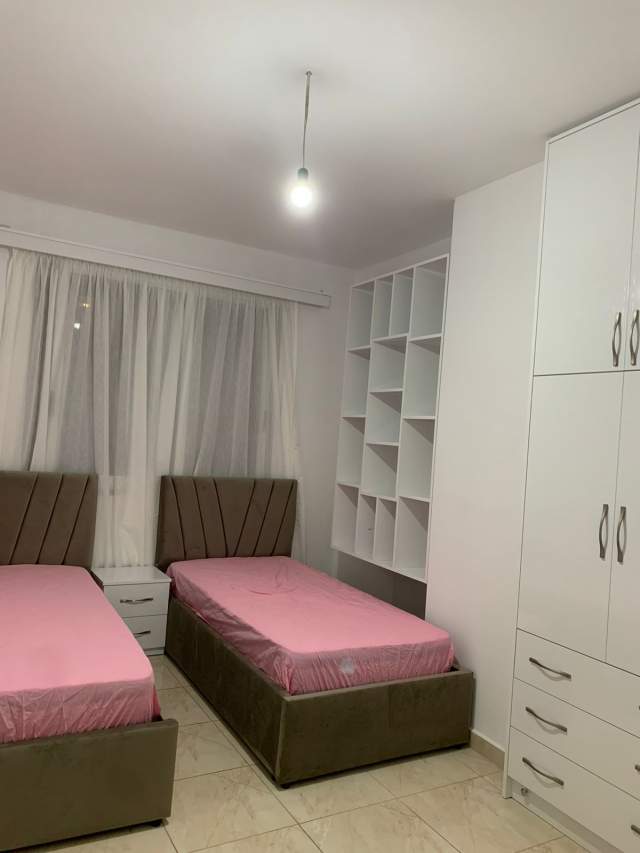 Tirane, jepet me qera apartament Kati 7, 95 m² 450 Euro (astir)