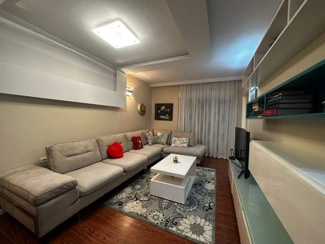 Tirane, jepet me qera apartament 2+1+BLK Kati 1, 115 m² 700 Euro (Shkoll e Kuqe)