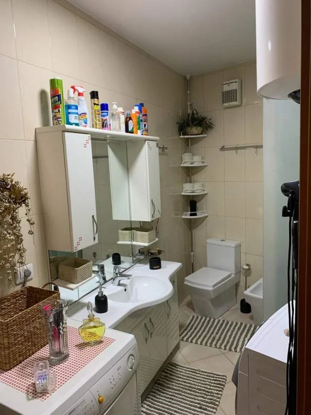 Tirane, jepet me qera apartament 2+1 Kati 4, 85 m² 700 Euro (Stadiuimi Arena)