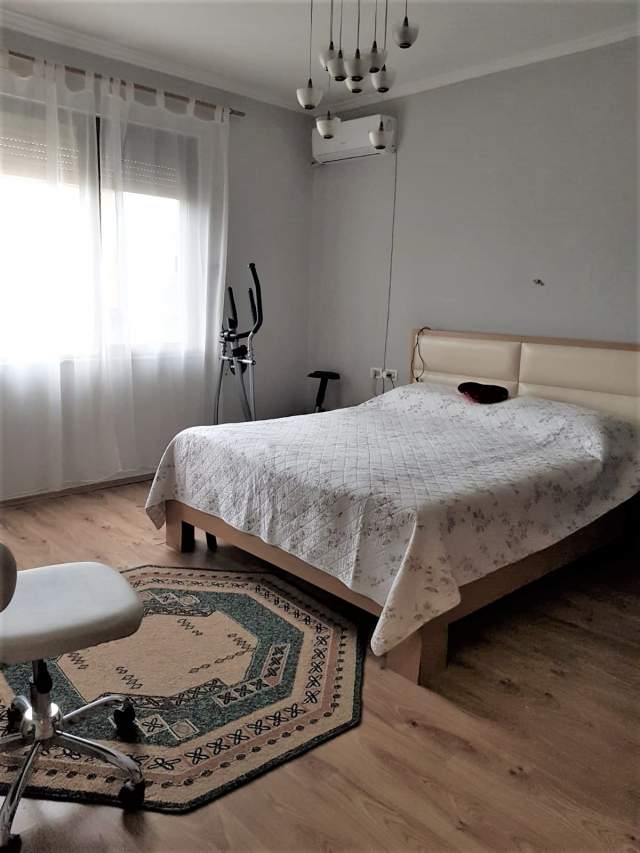 Tirane, jepet me qera apartament 4+1+BLK Kati 2, 150 m² 650 Euro (rruga e kavajes)