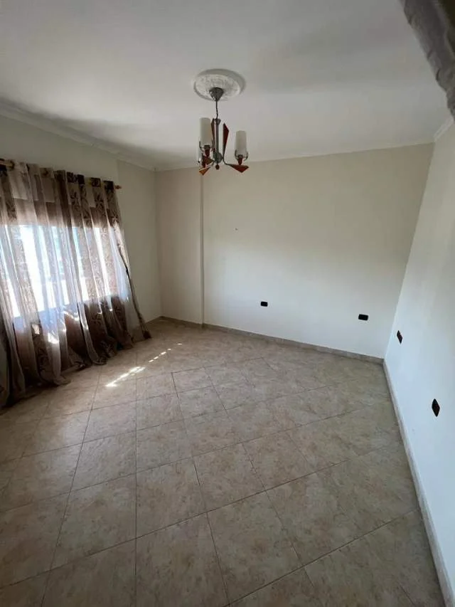 Tirane, jepet me qera apartament 3+1+BLK Kati 3, 180 m² 400 Euro (kasem qafezezi)