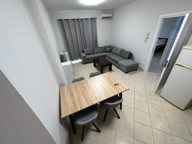 Tirane, jepet me qera apartament 1+1 Kati 5, 65 m² 500 Euro (KOMUNA PARISIT)
