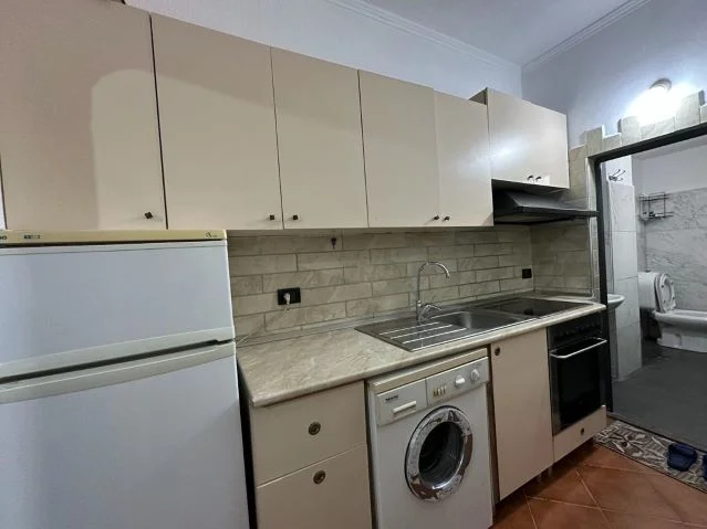 Tirane, jepet me qera apartament 1+1+BLK Kati 1, 60 m² 400 Euro (GJon Mili) +