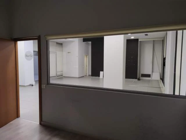 Tirane, jepet me qera ambjent biznesi Kati 2, 108 m² 1.400 Euro (PROKOP MIMA)