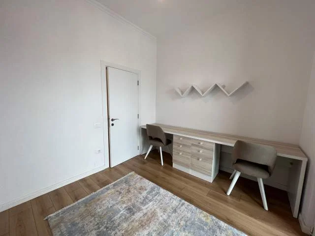 Tirane, jepet me qera apartament 3+1+BLK Kati 4, 126 m² 1.100 Euro (Rruga e Kavajes)