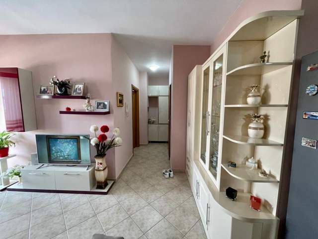 Tirane, jepet me qera apartament 2+1+BLK Kati 6, 95 m² 600 Euro (rruga mine peza)