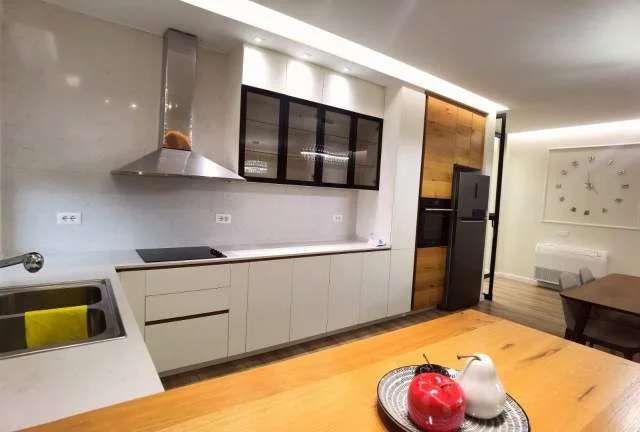 jepet me qera 174 m² 1.500 Euro