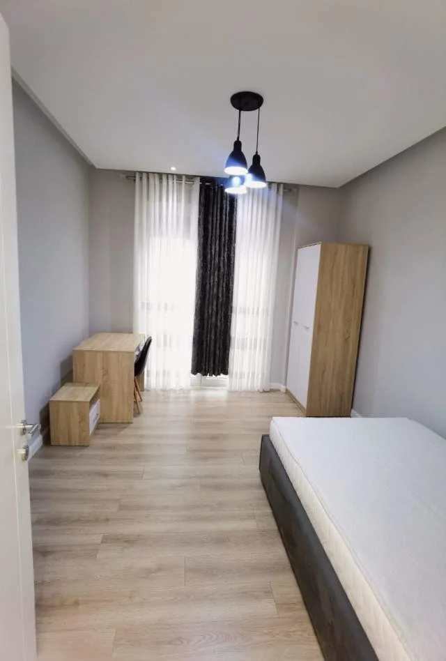 jepet me qera 174 m² 1.500 Euro