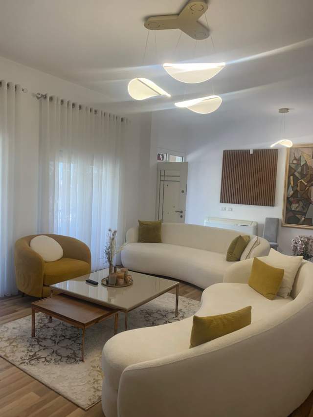 Tirane, shitet shtepi 3 Katshe 200 m² 280.000 Euro (Kashar)