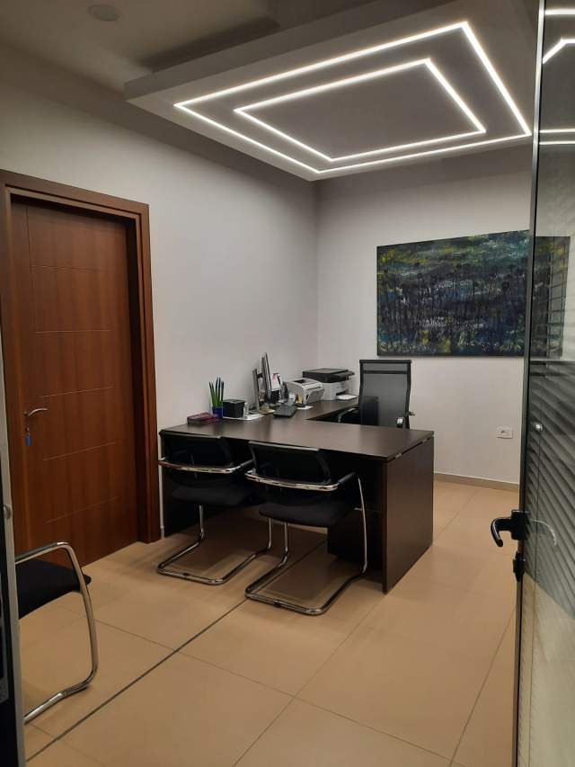 Tirane, shitet ambjent biznesi Kati 2, 450 m² 1 Euro (Rruga e Dibres, Tirana, Albania)