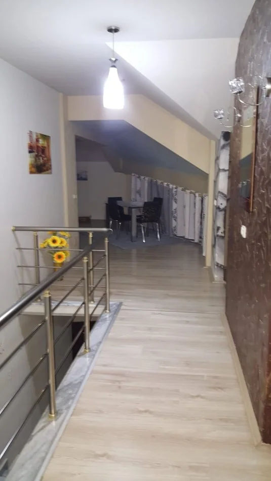 Tirane, jepet me qera apartament 2+1+Ballkon Kati 4, 200 m² 400 € (qyteti studenti)