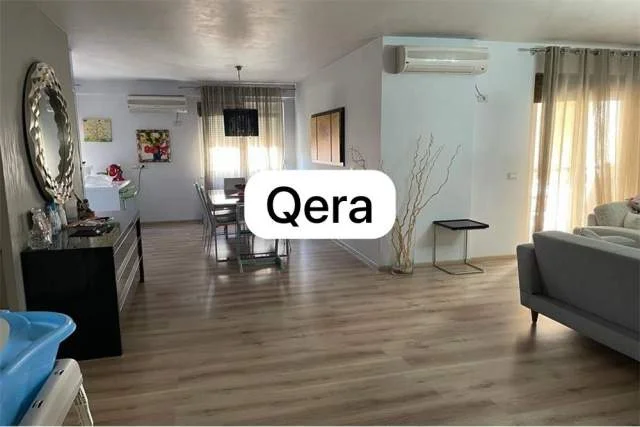 Tirane, jepet me qera apartament 2+1 118 m² 750 Euro