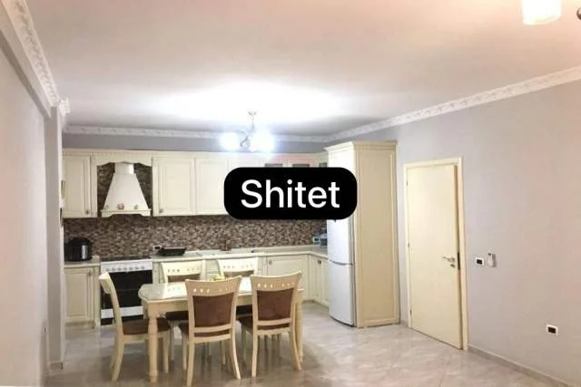 Tirane, shitet apartament Kati 8, 125.000 Euro