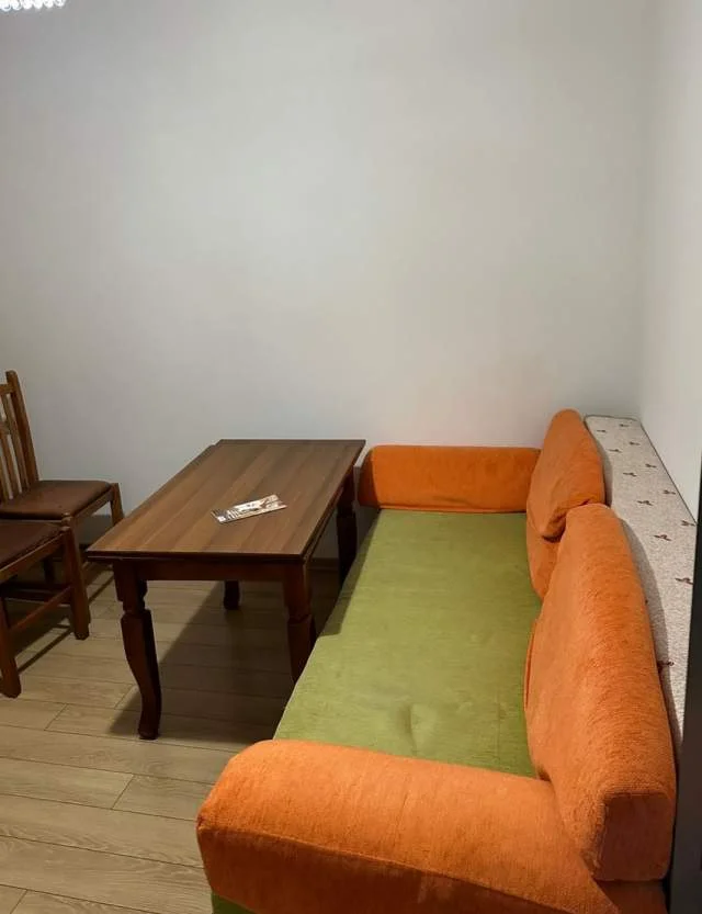 Tirane, jepet me qera apartament 1+1+BLK Kati 1, 60 m² 40.000 Leke (Rruga Jusuf Vrioni, Tirana)