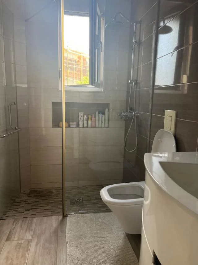 Tirane, jepet me qera apartament 2+1+BLK Kati 3, 115 m² 650 Euro (VANGJEL NOTI)