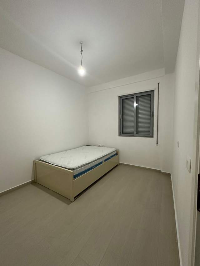 Tirane, jap me qera apartament 2+1+BLK Kati 1, 85 m² 300 Leke (xhamia selite e vjeter)