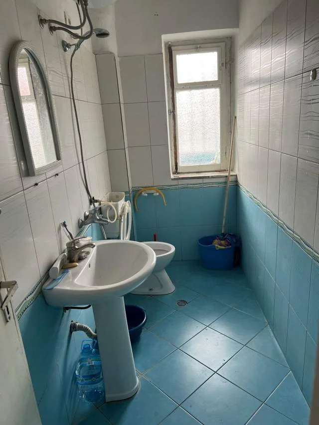 Tirane, jap me qera apartament 1+1+BLK Kati 2, 70 m² 300 Euro (Laprake)