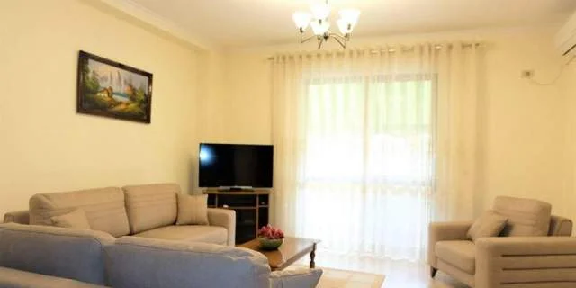Tirane, jepet me qera apartament 2+1+BLK Kati 2, 130 m² 600 Euro (petro nini luarasi)