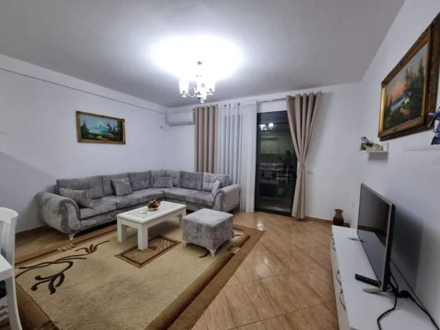 Tirane, jepet me qera apartament 1+1+BLK Kati 3, 81 m² 380 Euro (Teodor keko)