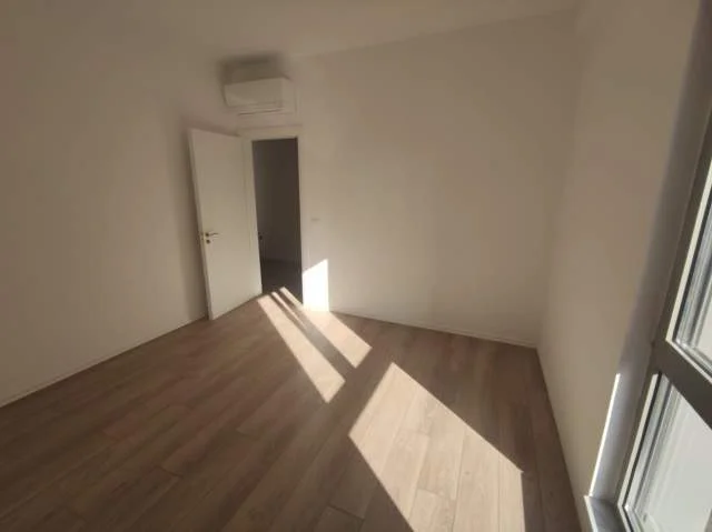 Tirane, Ambient biznesi #meQira (Rruga e Kavajes )