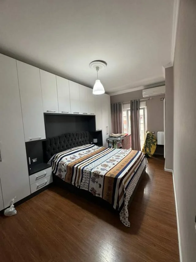 Tirane, jepet me qera apartament 1+1+BLK Kati 4, 71 m² 450 Euro (Vila L, Astir)