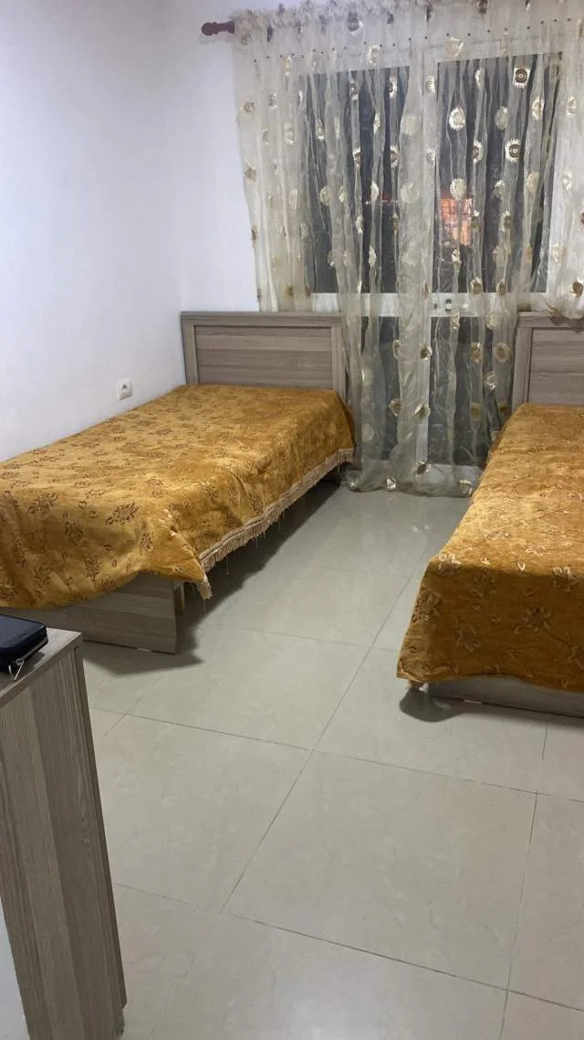 Tirane, jepet me qera garsonier Kati 1, 280 Euro (Rruga Elbasanit)