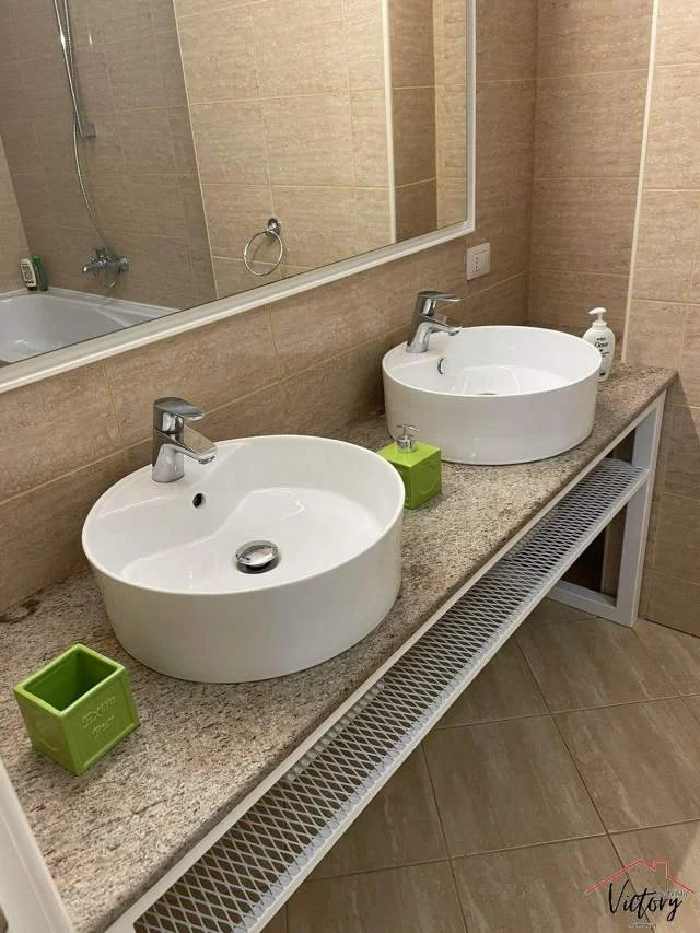 Tirane, jepet me qera apartament 3+1+BLK Kati 2, 185 m² 1.500 Euro (sauk)