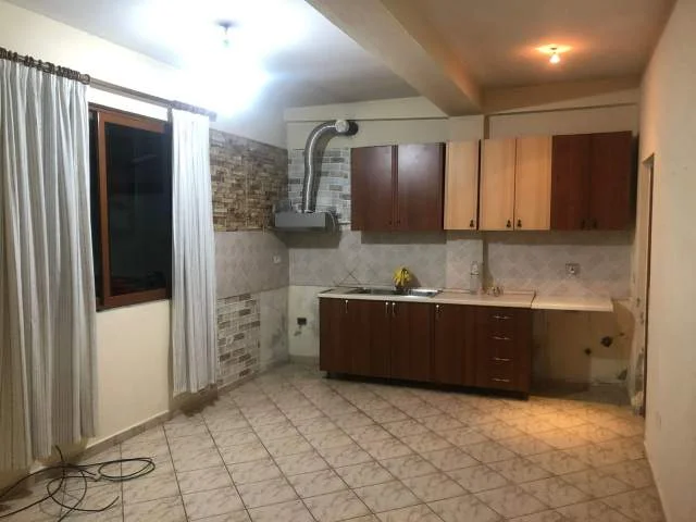 Tirane, jepet me qera Vile 2+1 Kati 2, 110 m² 30.000 Leke (Xhamlliku)