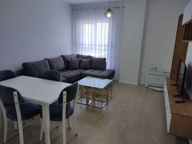 Tirane, jepet me qera apartament 1+1+BLK Kati 8, 60 m² 350 Euro (Kompleksi Univers City)