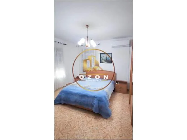 Tirane, jepet me qera apartament 2+1 Kati 4, 110 m² 500 Euro (Pallati me Shigjeta)
