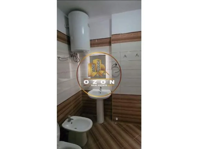 Tirane, jepet me qera apartament 2+1 Kati 4, 110 m² 500 Euro (Pallati me Shigjeta)