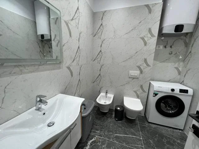 Tirane, jepet me qera apartament Kati 8, 110 m² 1.300 Euro (rruga e kavajes)