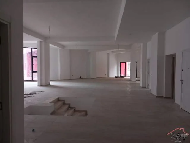 Tirane, jepet me qera ambjent biznesi Kati 1, 612 m² 6.000 Euro (RRUGA E DIBRES  (FARMACIA 10))