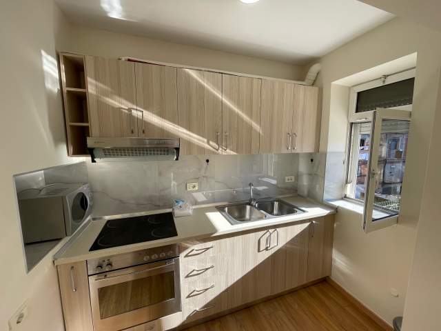 Tirane, jepet me qera apartament 3+1+BLK Kati 3, 100 m² 500 Euro (Prane Postes)