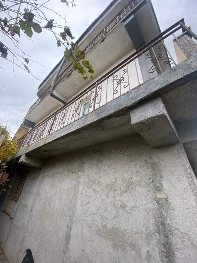 Tirane, shitet Vile 3 Katshe Kati 3, 353 m² 200.000 Euro (Rruga Hysen Loci)