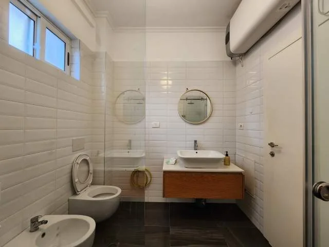 Tirane, jepet me qera apartament 2+1+BLK Kati 1, 86 m² 65.000 Leke (Kopshti Zoologjik)