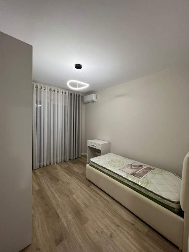 Tirane, jepet me qera apartament 2+1+BLK Kati 4, 100 m² 550 Euro (Rruga Sokrat Miho, Rezidenca Klensi)